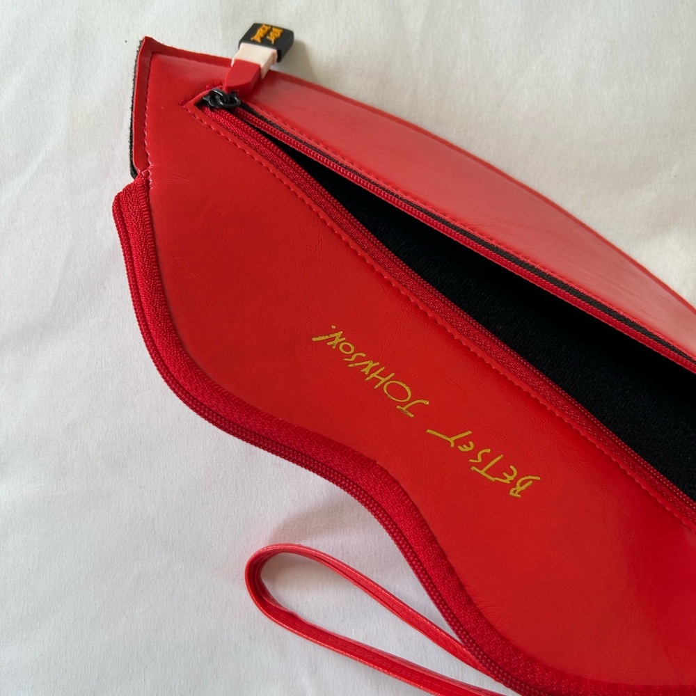 Betsey Johnson Red Lips Clutch Flat Wristlet Wallet with Lipstick Zipper - Picture 5 of 6